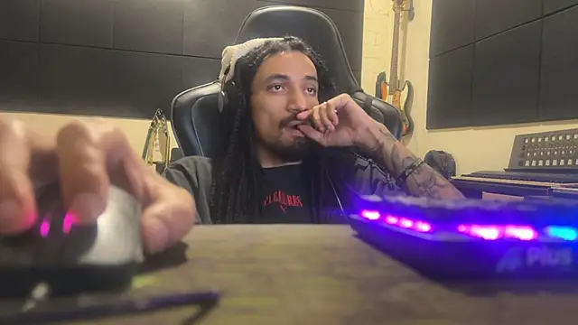 hotcamboy420 online show from March 15, 12:17 am