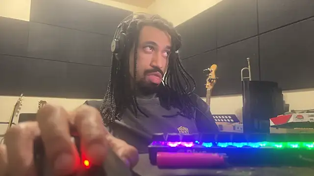 hotcamboy420 online show from November 20, 6:36 am