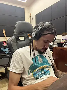 hotcamboy420 online show from January 17, 5:44 am