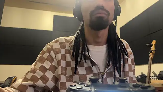 hotcamboy420 online show from November 25, 4:35 am