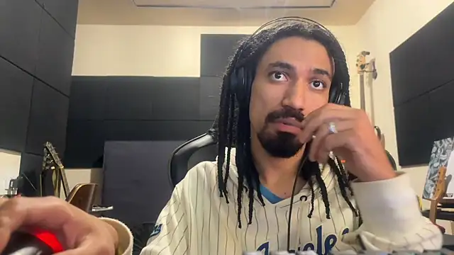 Snapshot of hotcamboy420 chatting on May 21, 1:58 am hotcamboy420 online show from May 21, 1:58 am