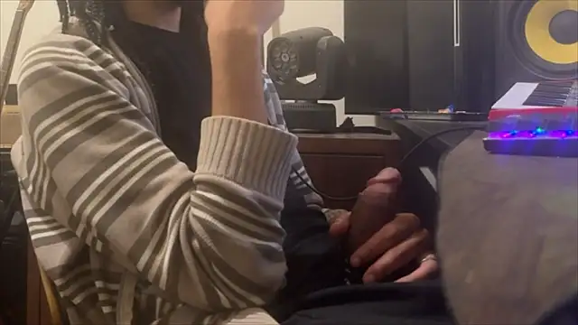 hotcamboy420 online show from November 7, 3:44 am