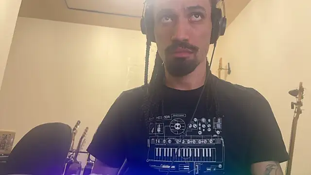 hotcamboy420 online show from October 27, 3:29 am