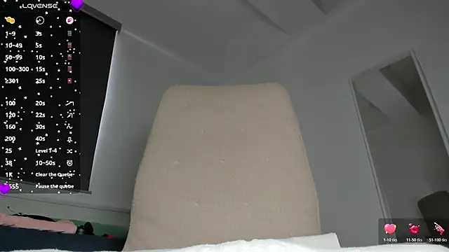 laura-hills18 online show from March 28, 6:42 pm