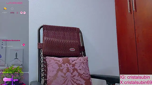 Snapshot of cristal_subin69 chatting on October 1, 12:42 pm cristal subin69 online show from October 1, 12:42 pm
