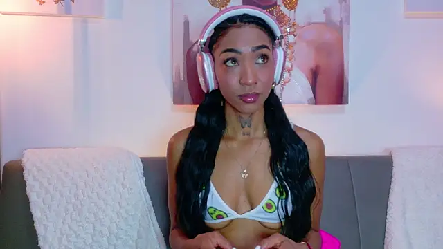Snapshot of cristal_subin69 chatting on June 7, 5:29 pm cristal subin69 online show from June 7, 5:29 pm