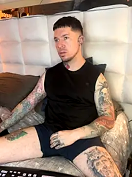 Snapshot of Adam_tatto chatting on November 21, 3:11 pm Adam tatto online show from November 21, 3:11 pm