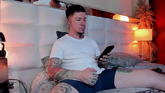 Snapshot of Adam_tatto chatting on November 19, 2:22 am Adam tatto online show from November 19, 2:22 am