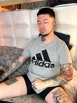 Snapshot of Adam_tatto chatting on November 20, 12:39 pm Adam tatto online show from November 20, 12:39 pm