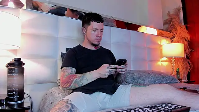 Snapshot of Adam_tatto chatting on October 29, 1:59 am Adam tatto online show from October 29, 1:59 am