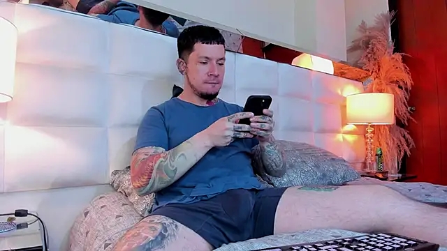 Snapshot of Adam_tatto chatting on October 30, 3:27 am Adam tatto online show from October 30, 3:27 am