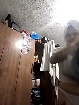 karlamorris  online show from September 27, 12:11 pm