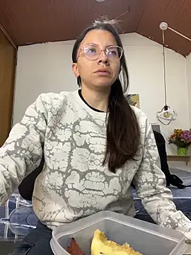 karlamorris  online show from February 4, 1:28 pm