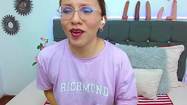 karlamorris  online show from March 14, 4:51 pm