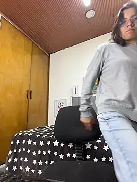 karlamorris  online show from April 7, 1:13 pm