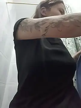 karlamorris  online show from November 14, 11:25 am