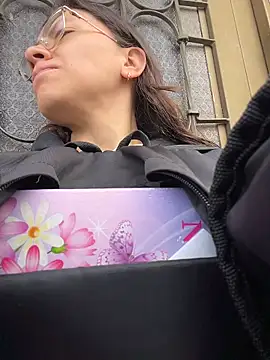 karlamorris  online show from February 14, 1:44 pm