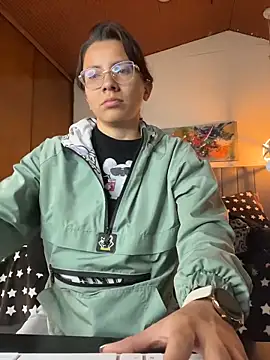 karlamorris  online show from March 4, 1:19 pm