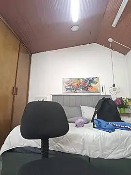 karlamorris  online show from December 19, 3:58 pm