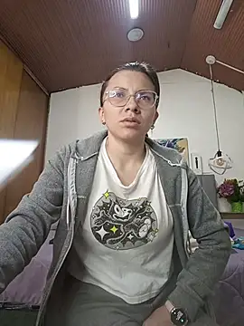 karlamorris  online show from January 7, 2:00 pm