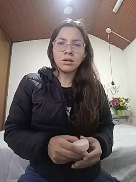 karlamorris  online show from December 5, 1:10 pm