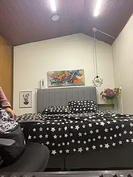 karlamorris  online show from April 15, 1:26 pm