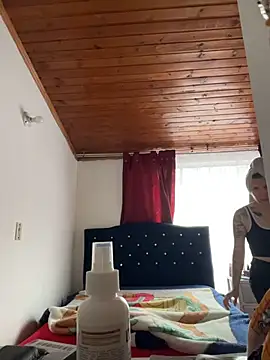 karlamorris  online show from February 1, 1:09 pm