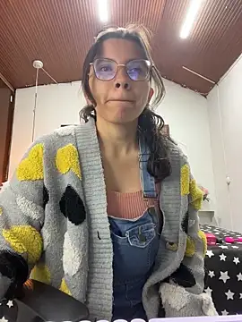 Snapshot of karlamorris_ chatting on May 29, 1:28 pm karlamorris online show from May 29, 1:28 pm