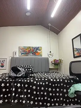 karlamorris  online show from April 14, 1:05 pm