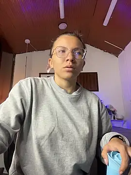 Snapshot of karlamorris_ chatting on June 29, 1:22 pm karlamorris online show from June 29, 1:22 pm