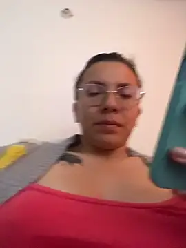 karlamorris  online show from March 22, 11:45 am