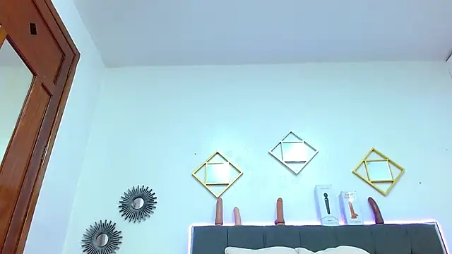 karlamorris  online show from March 12, 5:17 pm