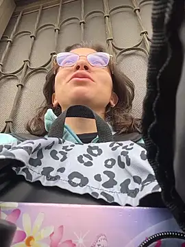 karlamorris  online show from April 8, 1:12 pm