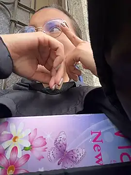 karlamorris  online show from February 12, 1:11 pm