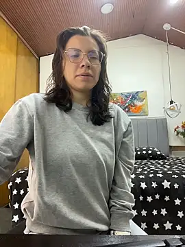 karlamorris  online show from April 10, 1:07 pm