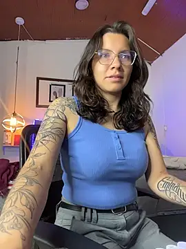 Snapshot of karlamorris_ chatting on June 27, 1:50 pm karlamorris online show from June 27, 1:50 pm