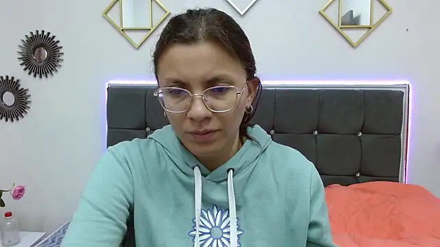 karlamorris  online show from March 12, 2:12 pm