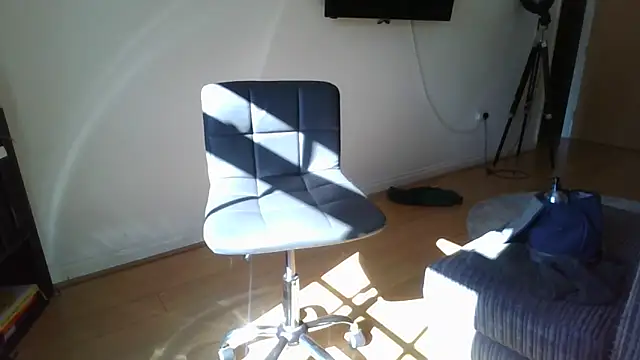 Nizzlivecam online show from April 23, 3:13 pm