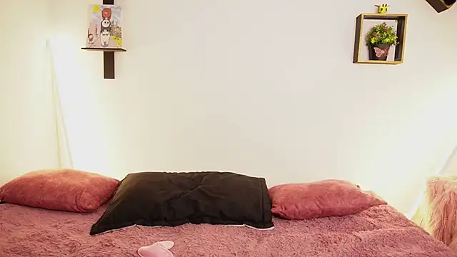 Snapshot of Sophy_SmileSweet chatting on October 20, 9:54 am Sophy SmileSweet online show from October 20, 9:54 am