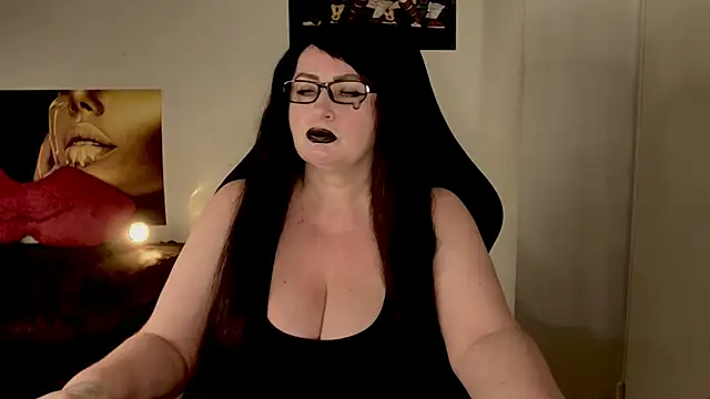 Snapshot of NannaGlossa chatting on July 5, 10:44 am NannaGlossa online show from July 5, 10:44 am