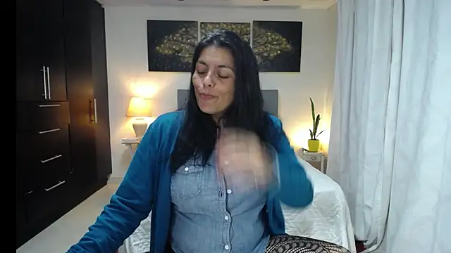Snapshot of Lust_Mom41 chatting on June 21, 1:11 am Lust Mom41 online show from June 21, 1:11 am