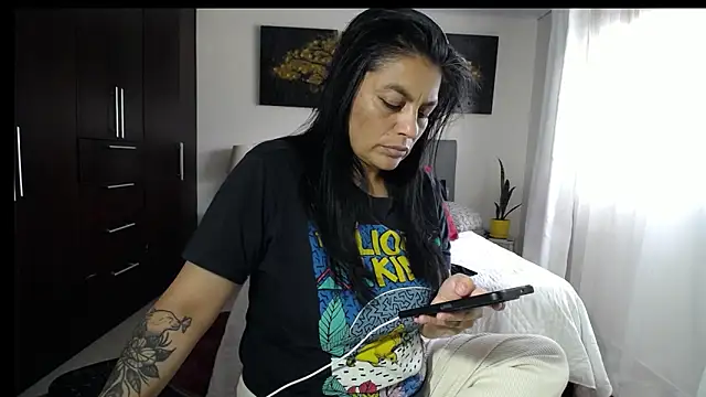 Snapshot of Lust_Mom41 chatting on May 23, 7:46 pm Lust Mom41 online show from May 23, 7:46 pm