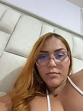 Snapshot of LeahxBarker chatting on July 18, 6:22 am LeahxBarker online show from July 18, 6:22 am