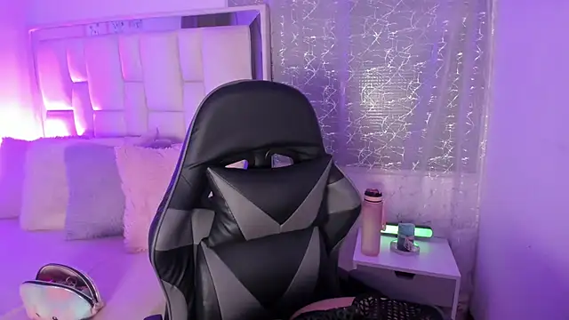 LeahxBarker online show from April 17, 10:56 pm