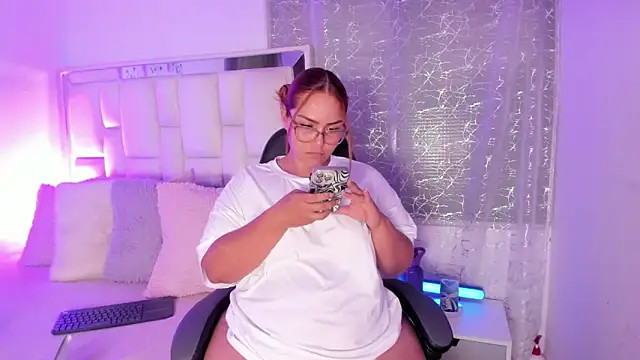 LeahxBarker online show from April 2, 10:38 pm