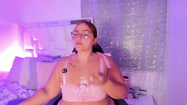 LeahxBarker online show from April 14, 1:43 am