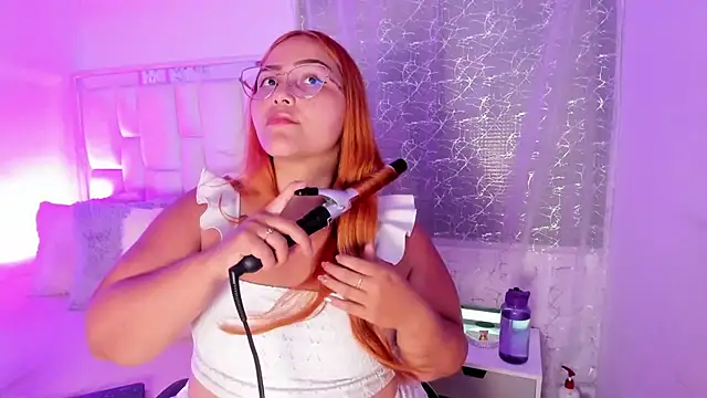 Snapshot of LeahxBarker chatting on October 22, 1:49 am LeahxBarker online show from October 22, 1:49 am