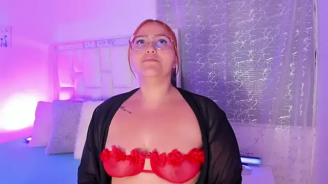 Snapshot of LeahxBarker chatting on November 12, 1:54 am LeahxBarker online show from November 12, 1:54 am