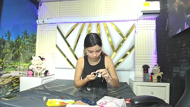 Ashley James online show from October 22, 9:46 pm