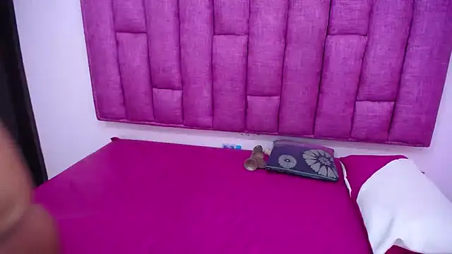 Briannacastello online show from January 3, 6:00 am